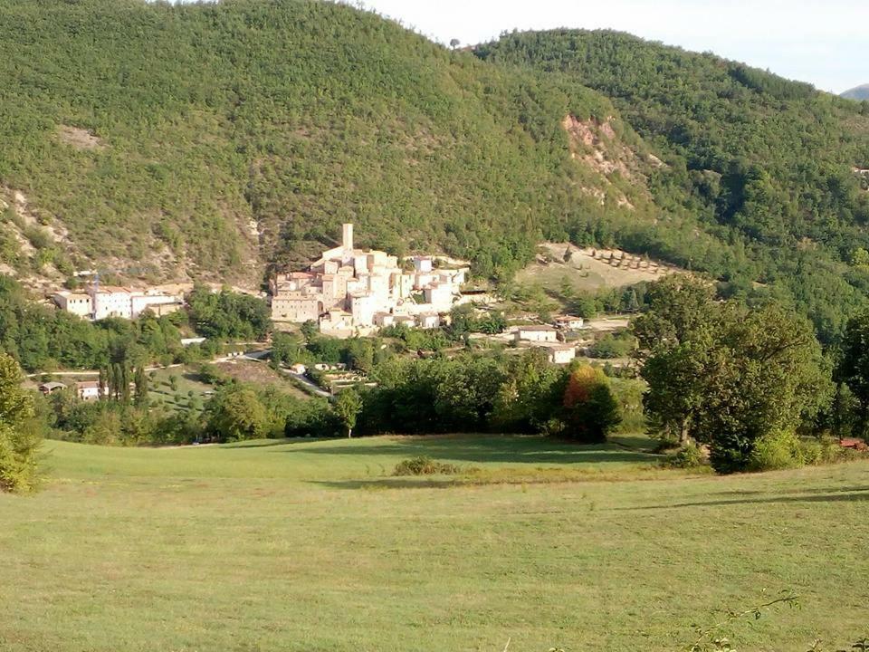 Le Aie Di Postignano Apartment Sellano Bagian luar foto