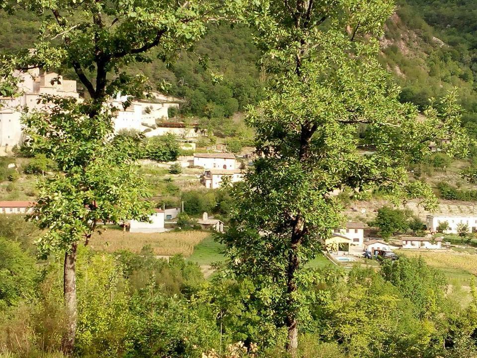 Le Aie Di Postignano Apartment Sellano Bagian luar foto